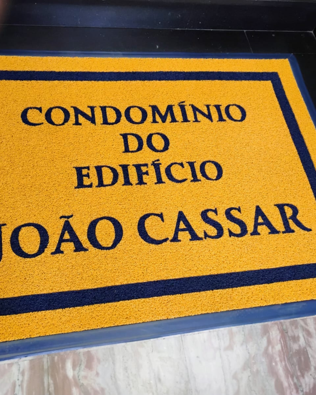 Tapete personalizado para condomínio com logotipo